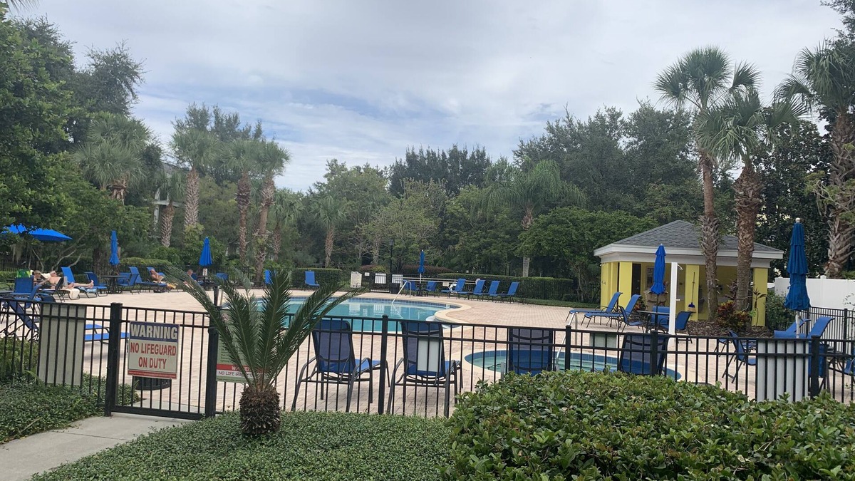 Hillcrest Estates House | Rest & Relax Bahama Bay Ground Floor 3 bed 2 bath 20 min to parks