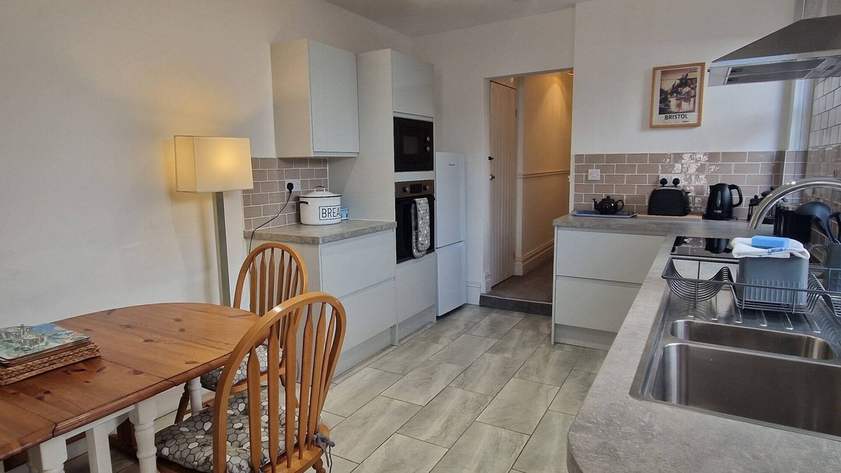 Clifton Apartment | Restful Harbourside Apartment with Garden