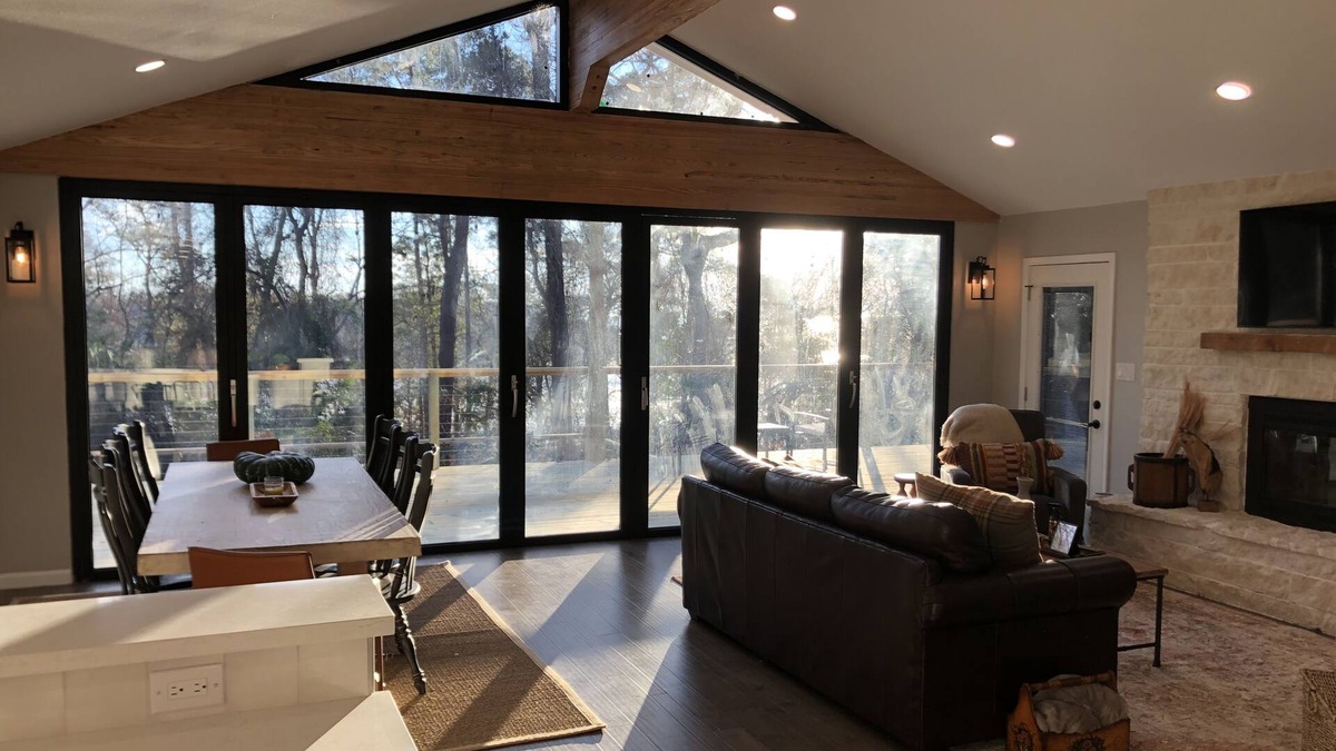 Pointblank House | Restful Hillside Retreat in the Trees by the Lake