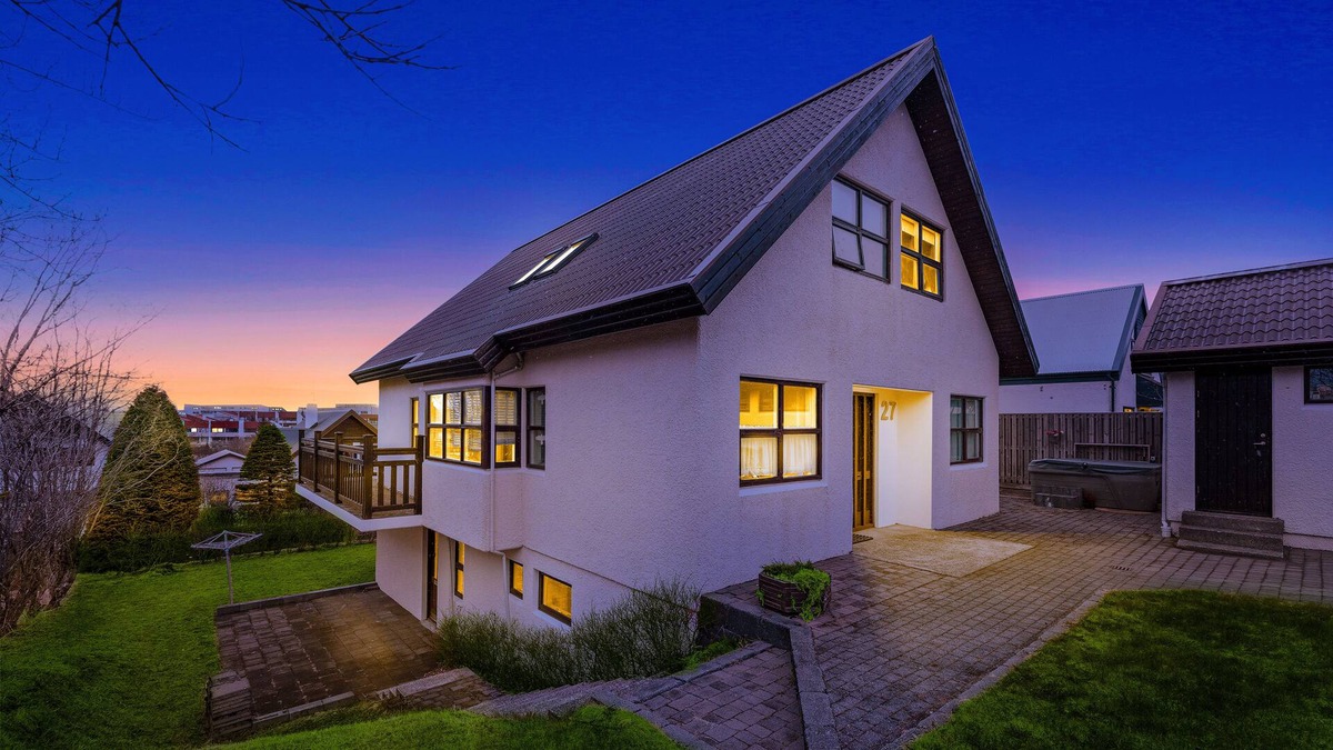 Breidholt Apartment | Restful Retreat in the Suburbs.