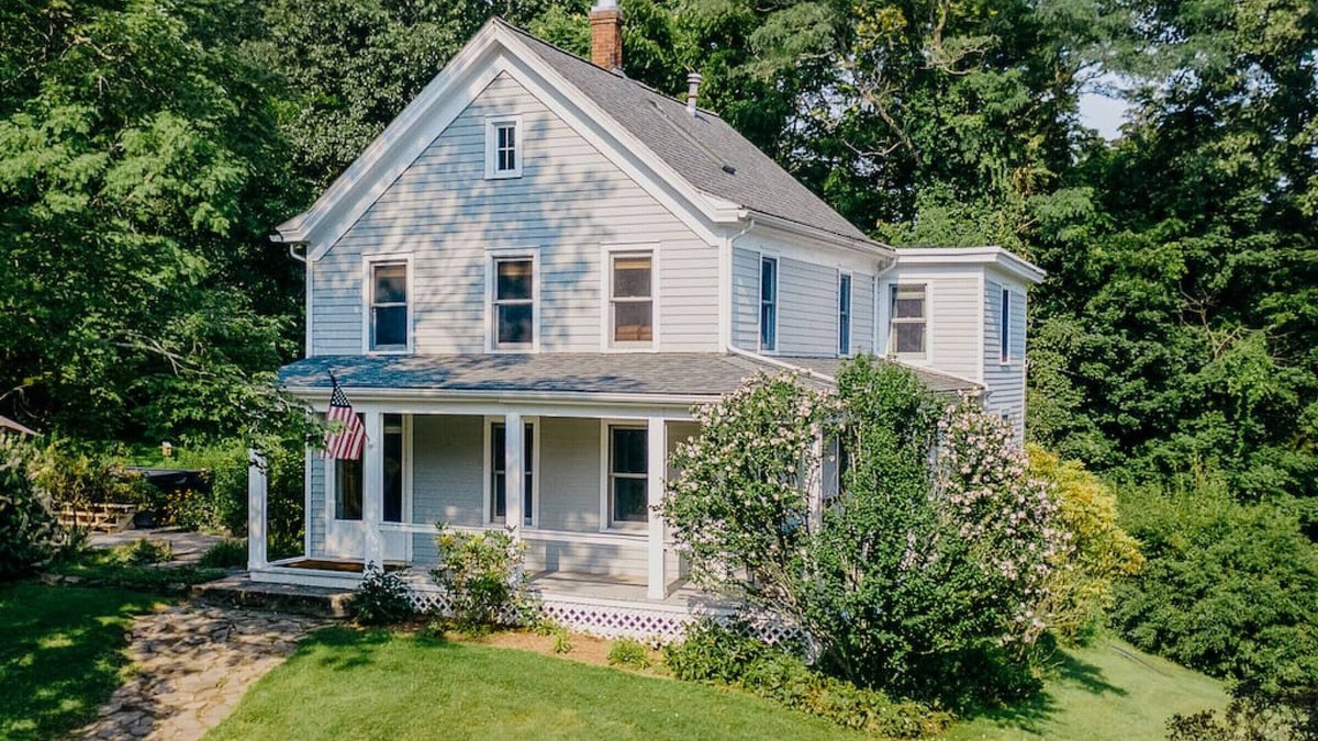 Ulster Park House | Restored 1890's Farmhouse near Kingston