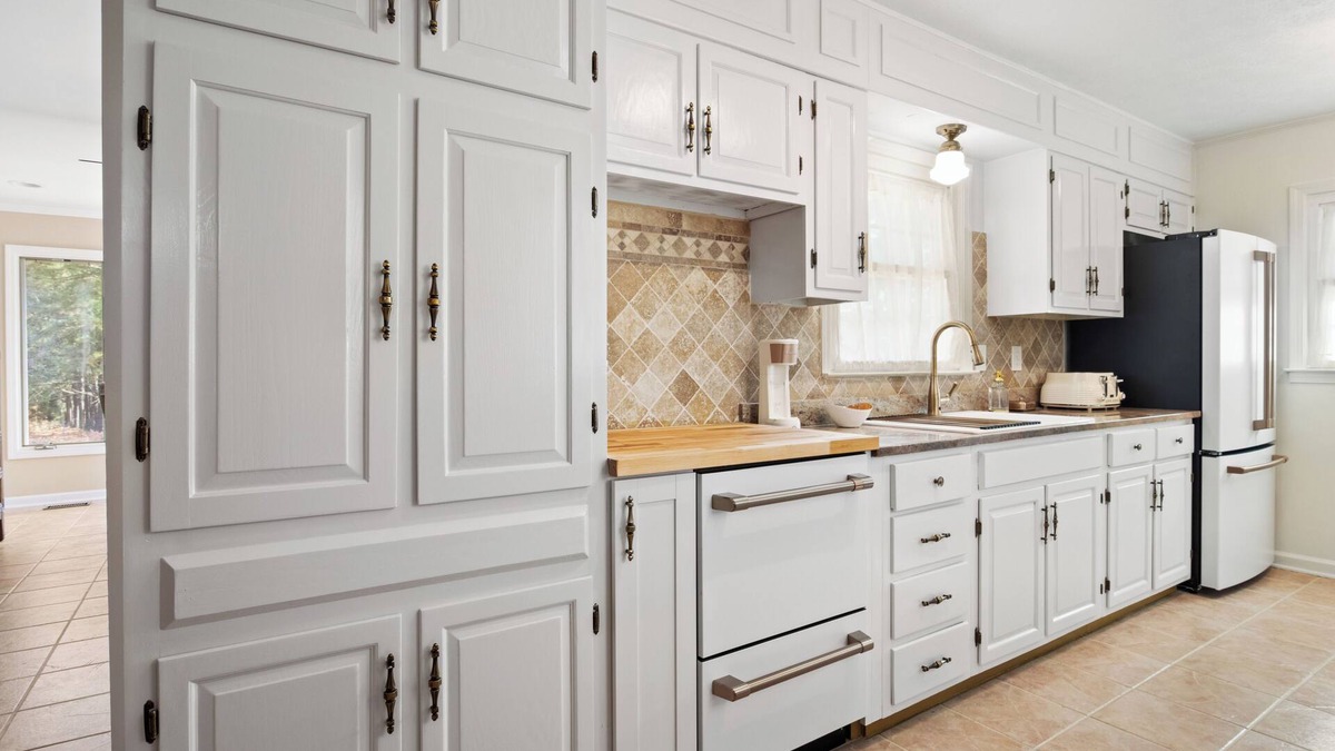 Powder Springs House | Restored and Refreshed Mid-Century Modern Ranch Home 30 Minutes from Atlanta