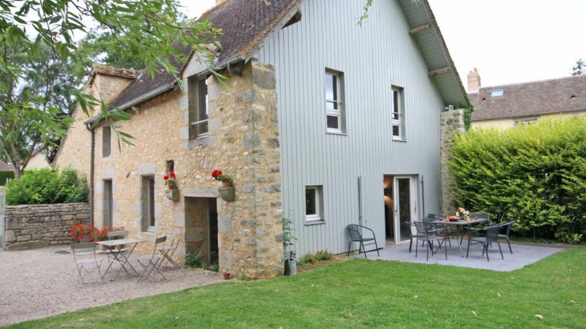 Cerise Cottage | Restored barn with garden, charm and comfort near Alençon