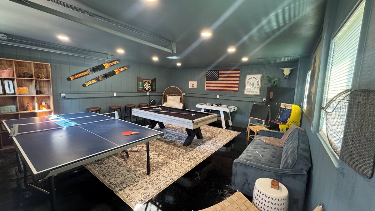 Cherry Street House | Restored Charming Cottage, sleeps 6, Hot tub.
