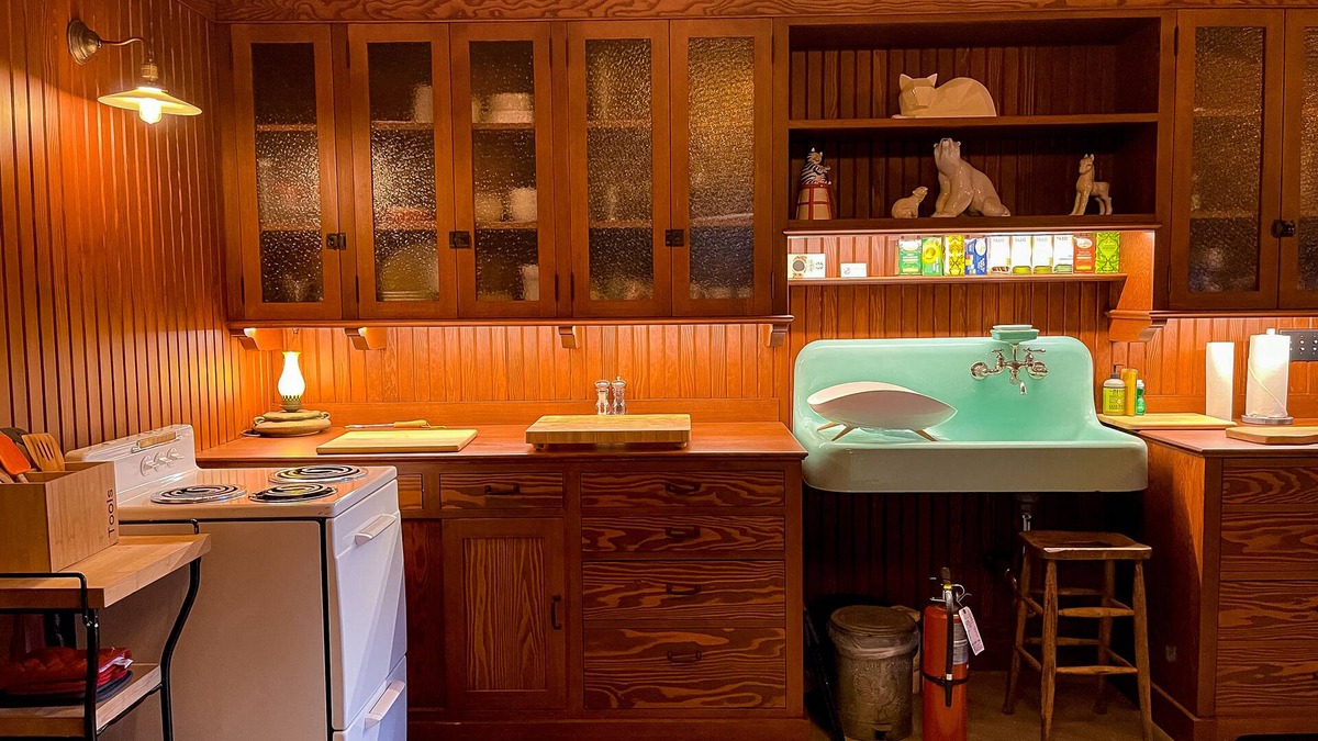 Nob Hill House | Restored, dog-friendly, historical landmark with pool table & prime location