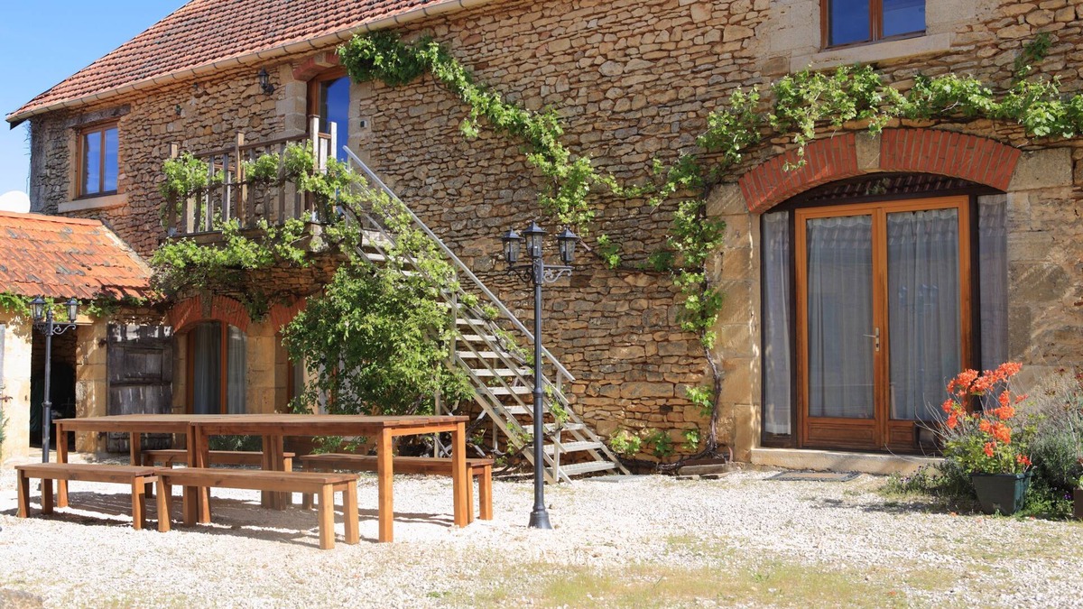 Saint-Amand-de-Coly Cottage | Restored farmhouse from the 17th century with swimming pool and beautiful views