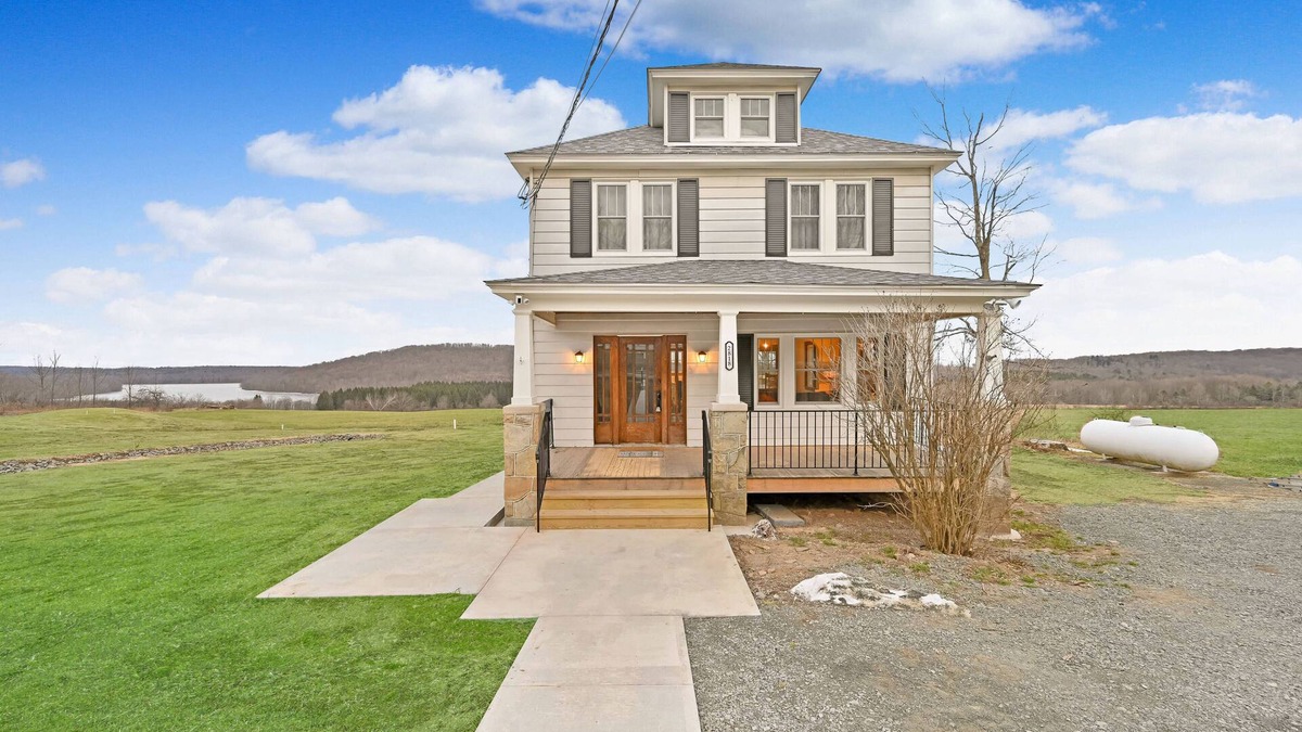Orson Other | Restored Farmhouse Retreat: Belmont Lake & Elk Mountain – Pleasant Mount