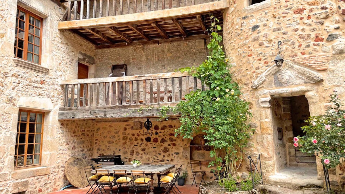 Herisson Cottage | Restored Medieval Old College with Pool, WiFi and Parking in Hérisson