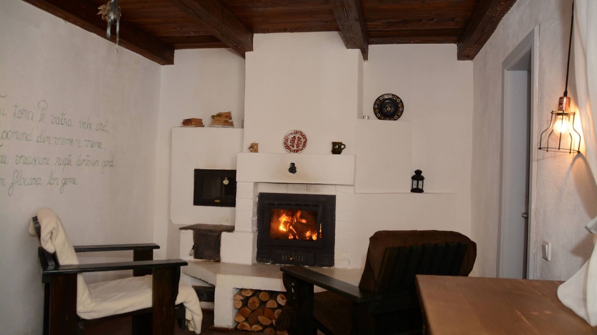 Bran Cottage | Restored old traditional smallhouse