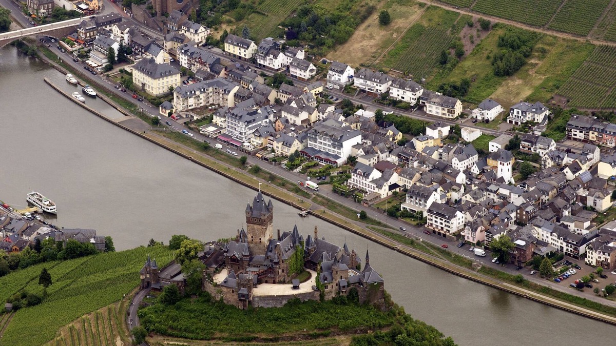 Ediger House | Restyled villa near the river Moselle