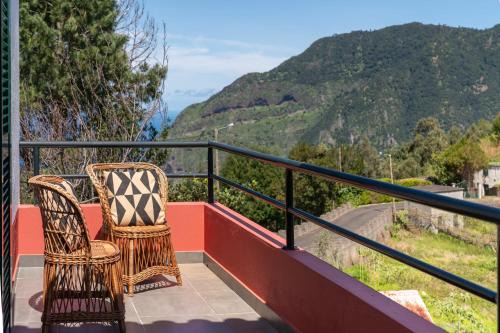Sao Vicente House | Retiro do Artista art and views over the valley