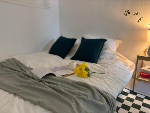 Pangbaeil-tong Apartment | Retreat B102