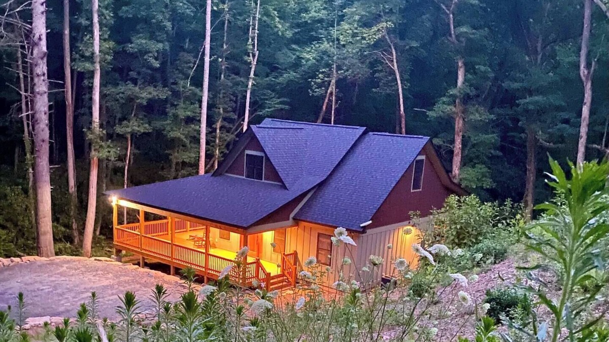 Old Fort Cabin | Retreat - Creek, Sliding Rock, Waterfalls, Fishing, Hiking, Hot Tub, Fire Pit