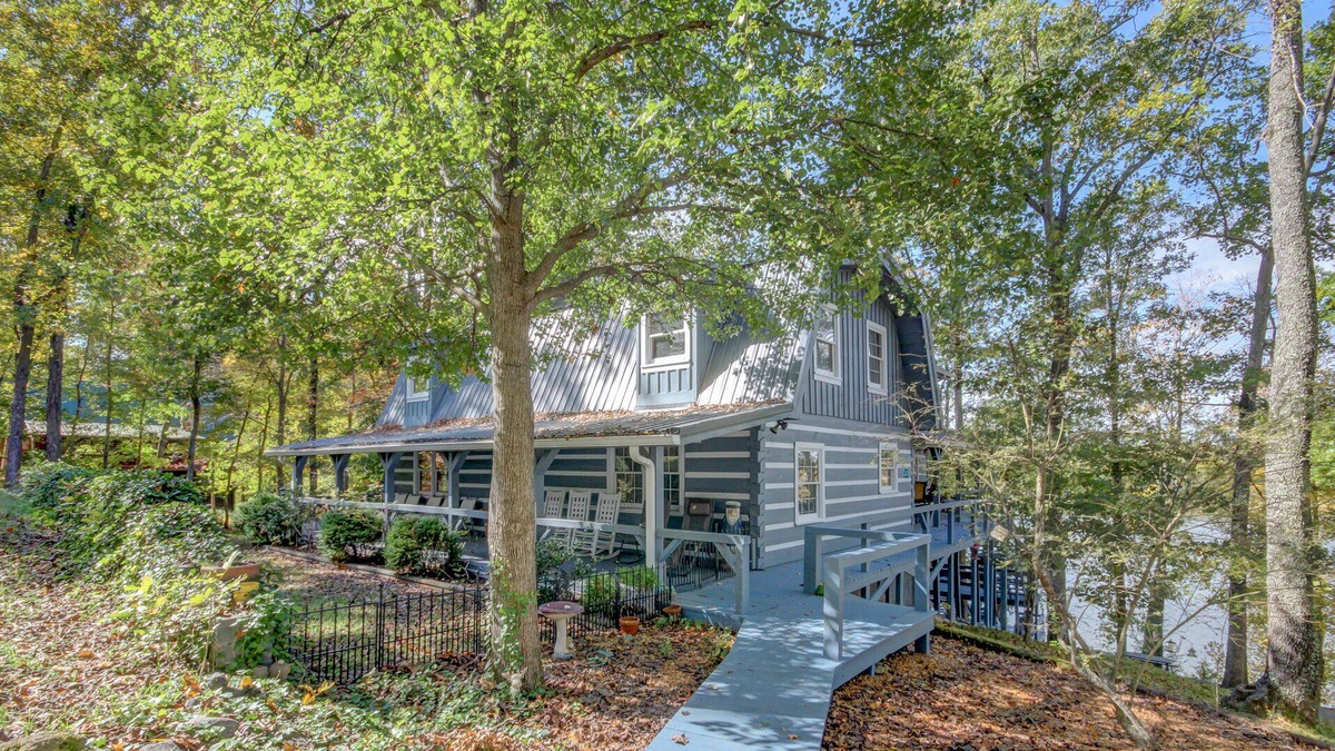 Dover House | Retreat for Fishermen, Hunters, Gatherings, and Romance !!