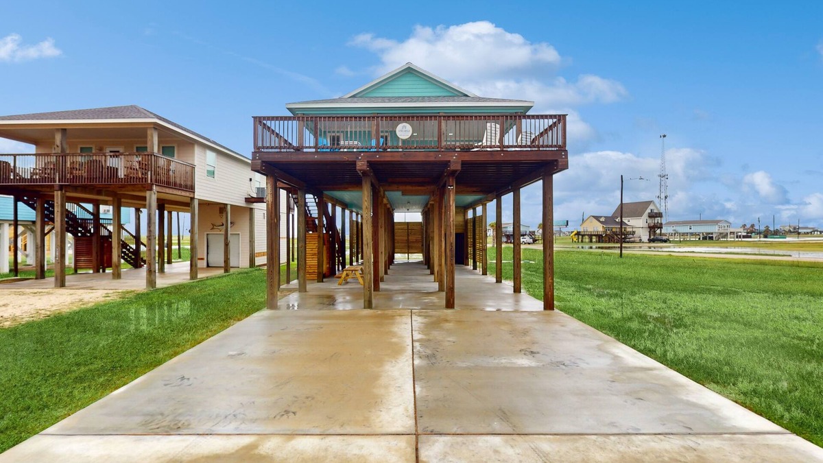 San Luis House | Retreat | Gulf Views | Large Deck | Group Ready