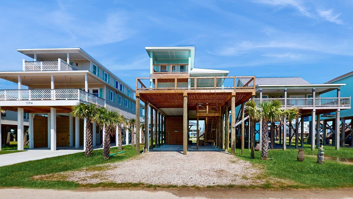 San Luis House | Retreat | Gulf Views | Large Deck | Dog Haven
