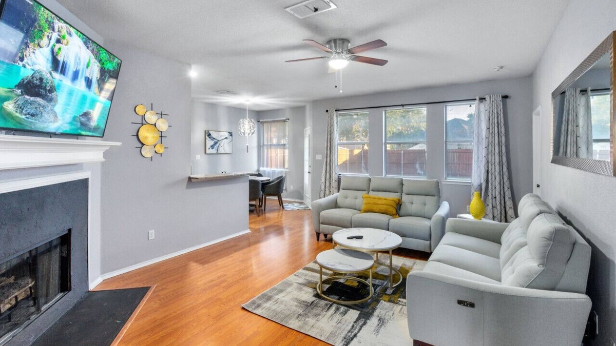 Roanoke House | Retreat in Roanoake |Roanoke Hidden Oasis | Resort Style Living