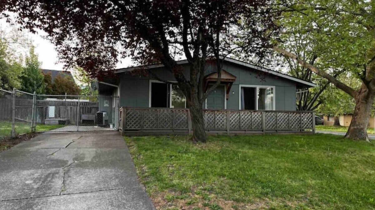 Medford House | Retreat Near Hospital w/Self Check-in + Laundry