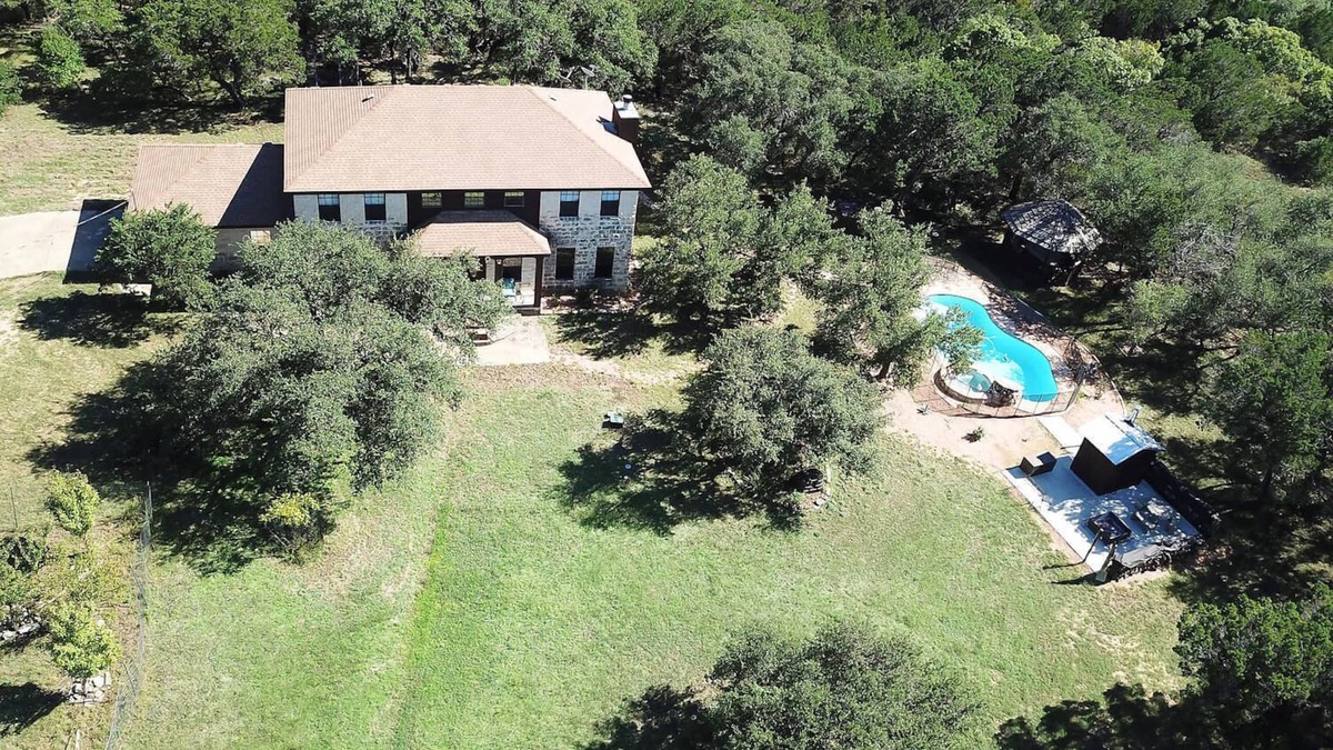 Oatmeal House | RETREAT NEXT TO FLAT CREEK WINERY, Pool,Billiard Table,Outdoor Kitchen, Fire Pit