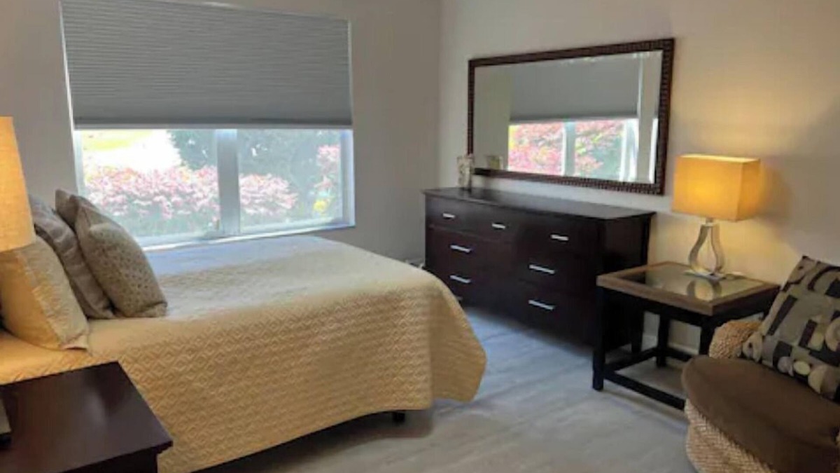 Lake Sumter Landing Cottage | Retreat Oasis in The Villages