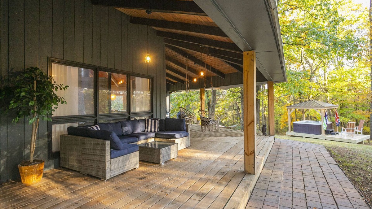 Murfreesboro House | Retreat on 3 Acres w Kayaks/Hot Tub/Fire-pit