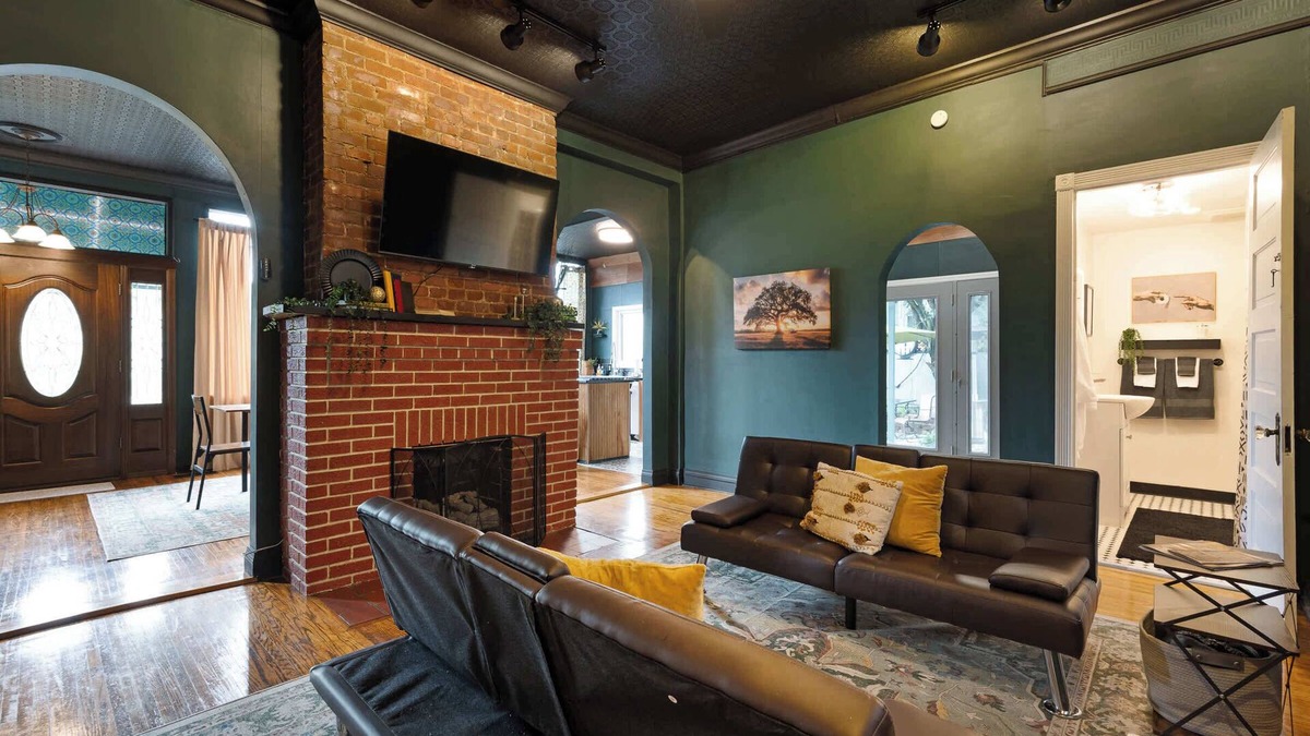 Deer Park Apartment | Retreat on Bardstown Rd. | Yard | Walk to Shops