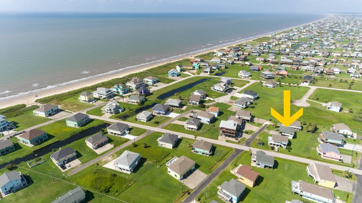 Port Bolivar House | Retreat | Steps to Beach | Firepit | Family Fun