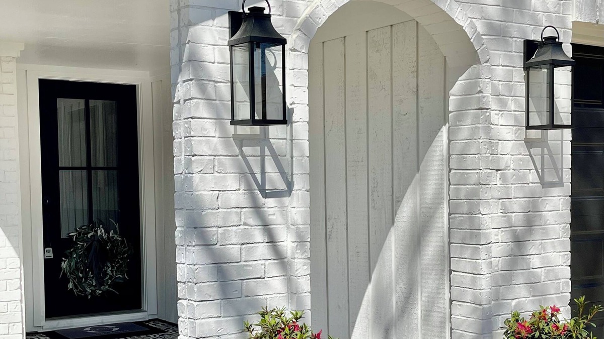 Conroe House | Retreat @ “The One” Enjoy your own Movie Theater!