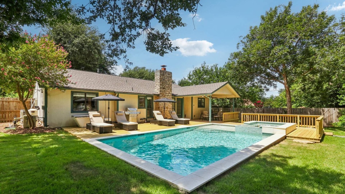 Round Rock House | Retreat w/Heated Pool, Hot Tub, Cold Plunge, Game Room, Massage Chair – Close to Kalahari Resort