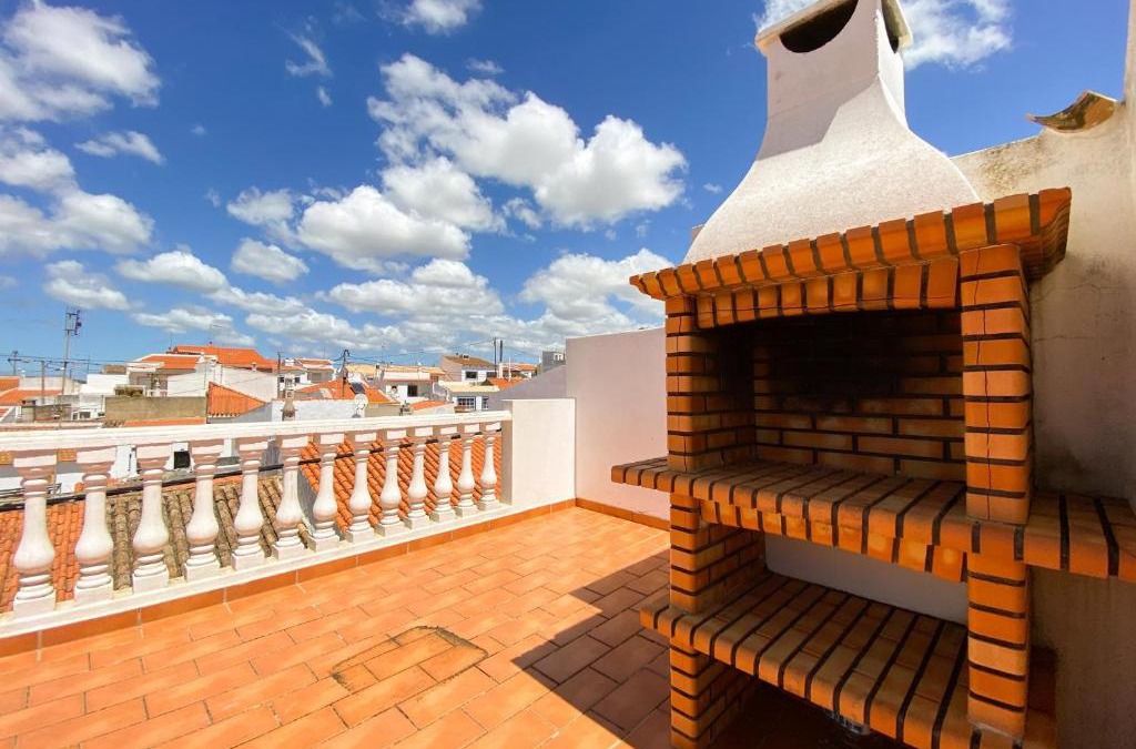 Espiche Apartment | Retreat with Terrace and View in Espiche #1887