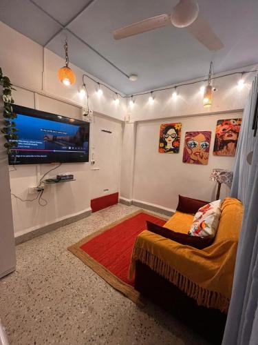 Ranwar Apartment | Retro Bandra - Cozy Comfort in a Heritage Village