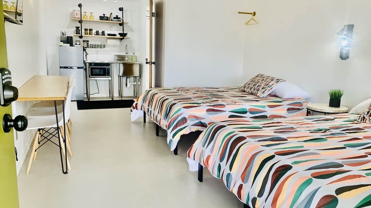 Panguitch Apartment | Retro Chic Bryce Canyon (KITCHENETTE/DOG FRIENDLY)