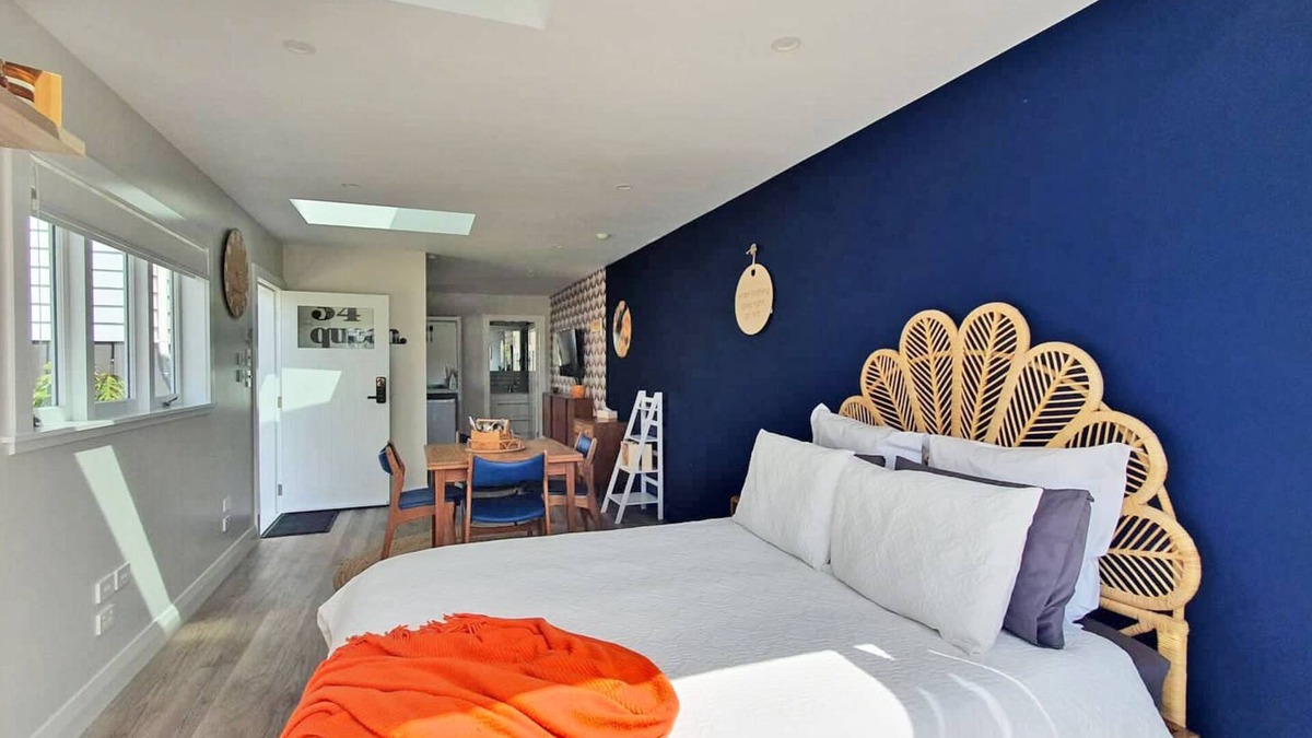 Papakura Apartment | Retro Luxe
