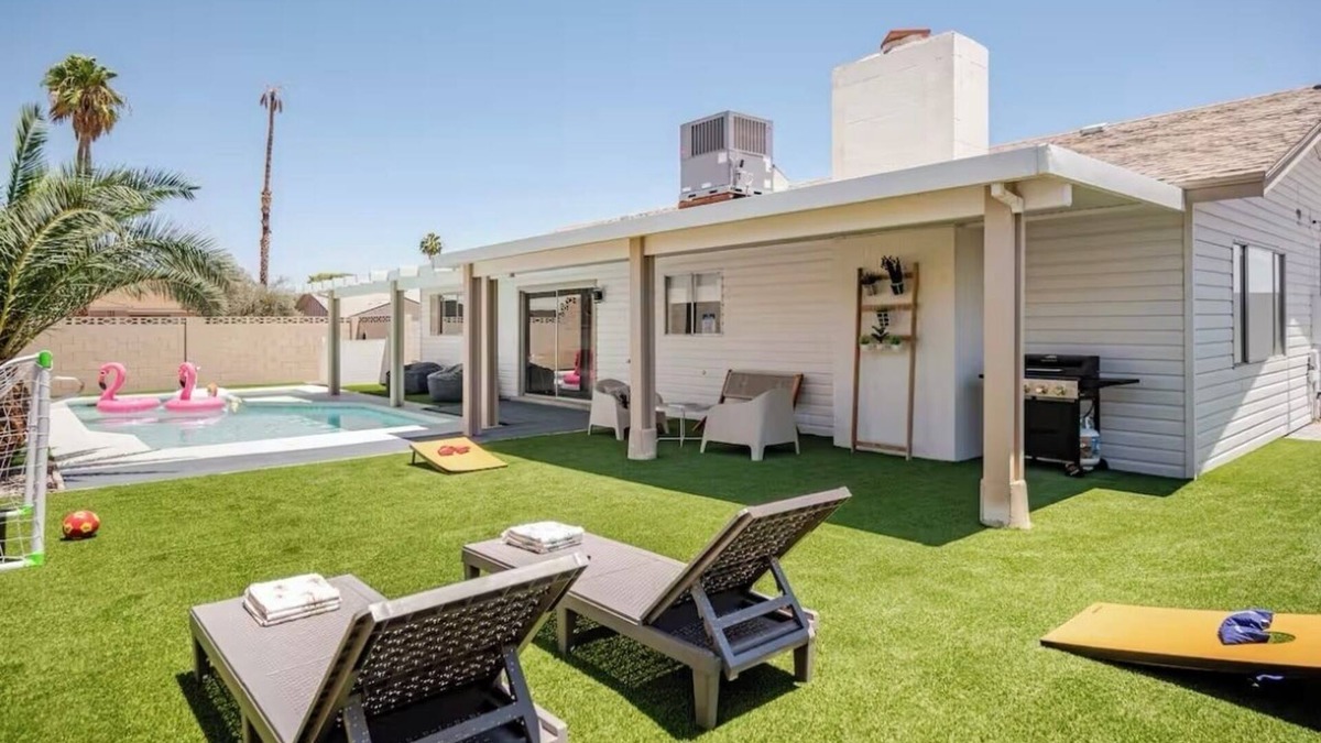 Summerlin House | Retro Modern Oasis 3bed Pool Golf