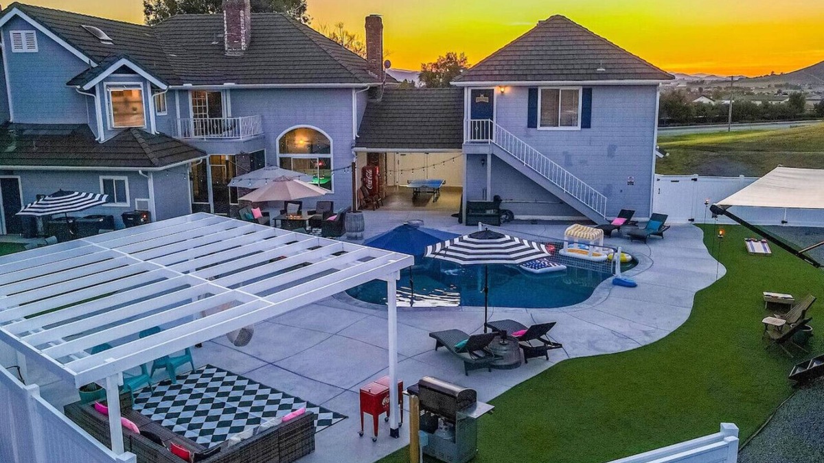 Winchester House | Retro Ranch Cottage 800sf Pool HotTub Pickleball