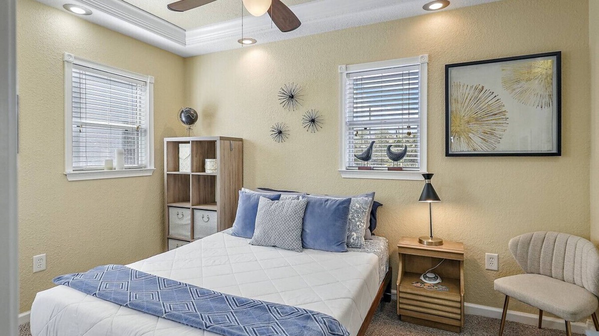 St. Petersburg Condo | RETRO RETREAT in DTSP! Explore the downtown area!