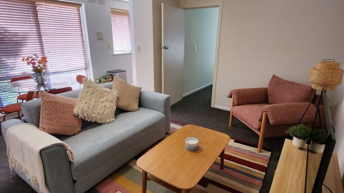 St Kilda Apartment | Retro Rose St Kilda Mansions