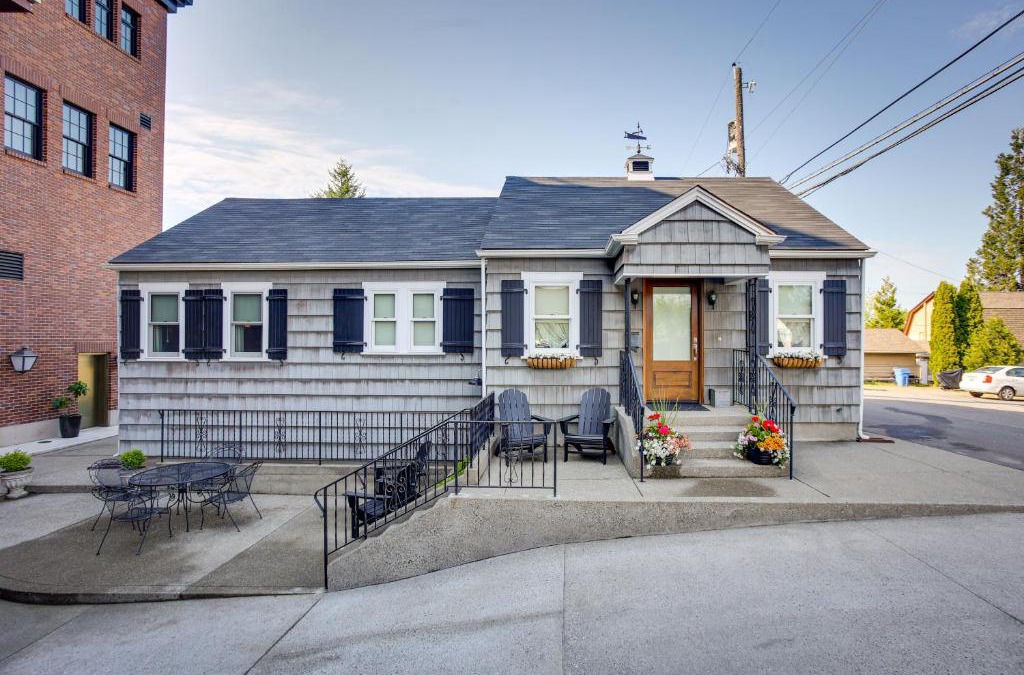 West End House | Retro-Style Home in Ruston Walkable Location!