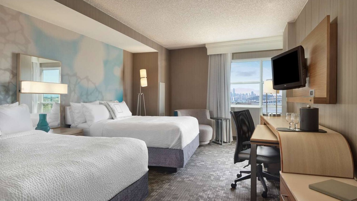 Emeryville Hotel | Revel in the Lap of Luxury! Minutes from Emeryville Community Organic Garden