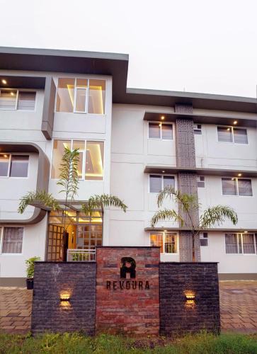 Sulthan Bathery Hotel | Revoura Heights Apartments