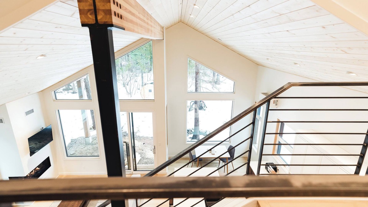Revelstoke House | Revy Powder Paradise Sauna /Cold plunge/bike storage (garage)