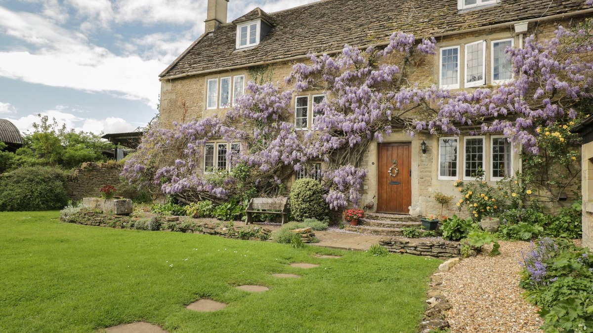 Chippenham House | REYBRIDGE HOUSE, pet friendly, character holiday cottage in Lacock