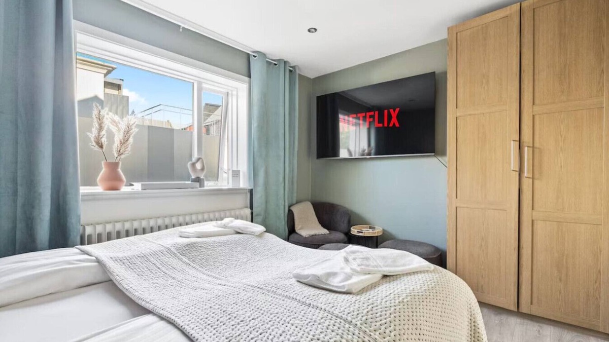 Downtown Apartment | Reykjavík Center, King bed, 65` TV with Netflix