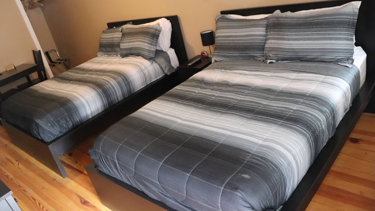 Roscoe Apartment | Reynolds House Inn - Motel Strip - Room 10
