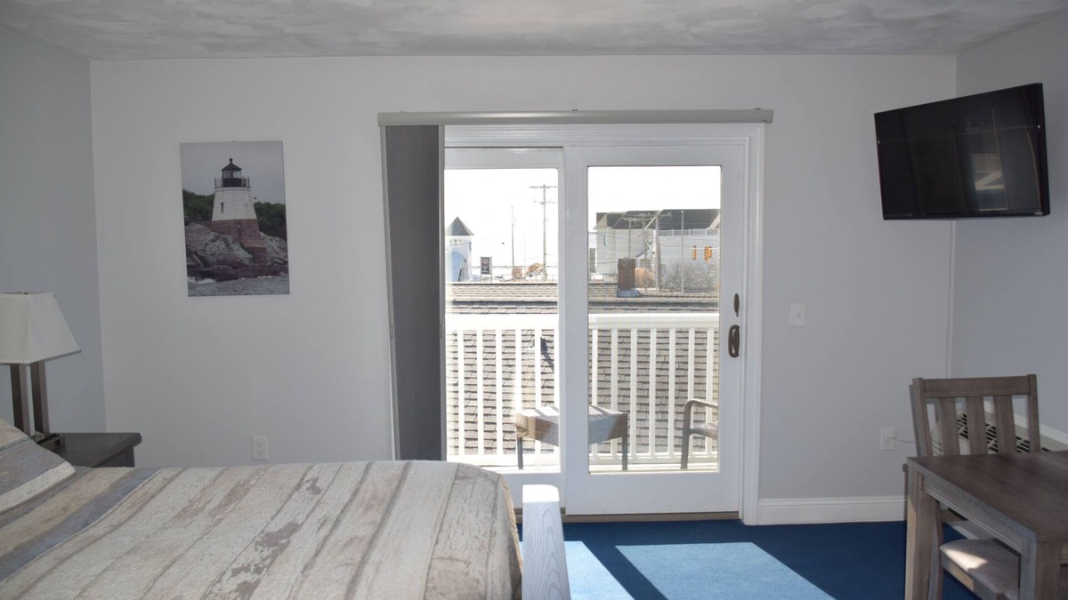 Newport Hotel | Rhea's Inn By The Sea