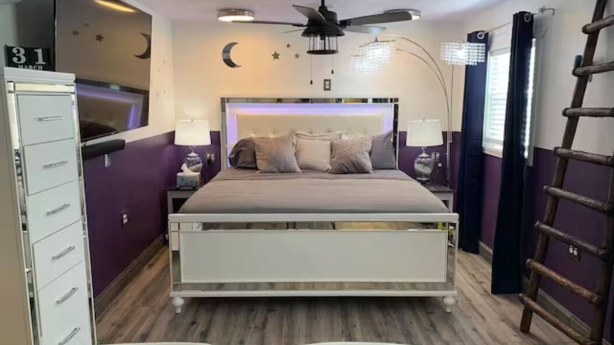 Hurricane Cabin | Rhinestone Cowboy