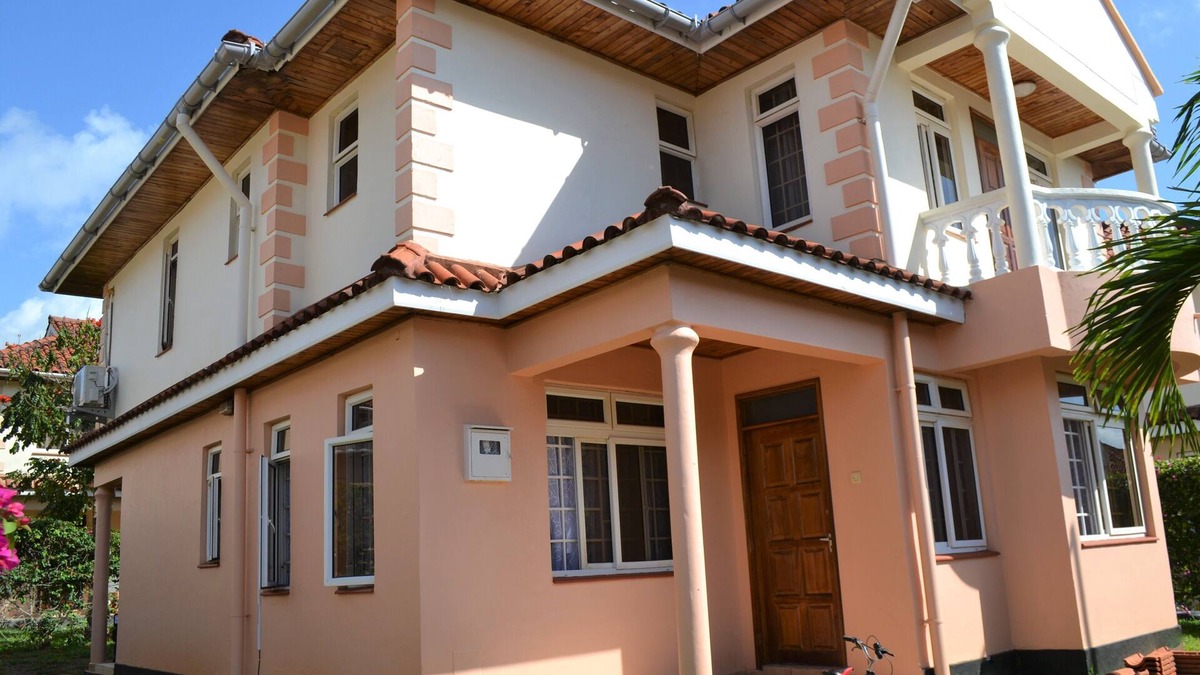 Mtwapa Villa | Rhino Residence - a coastal villa with a splash of glam!