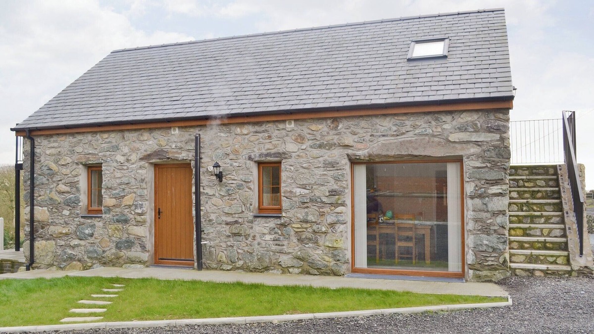 Bodedern Cottage | Rhiwal Kitty - UK6000