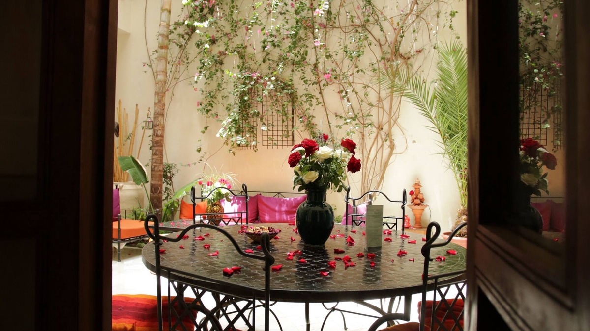 Riad Zitoun Jdid House | Riad White Flowers