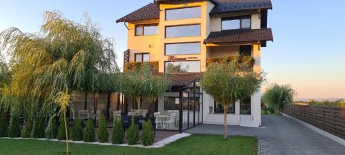 Adjud Hotel | Riana